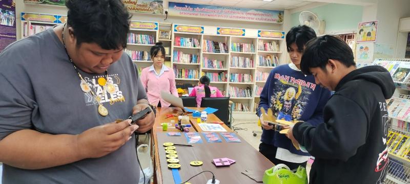 2. พบกลุ่มนักศึกษาตำบลเพชรชมภู ผลิตสื่อการเรียนการสอน