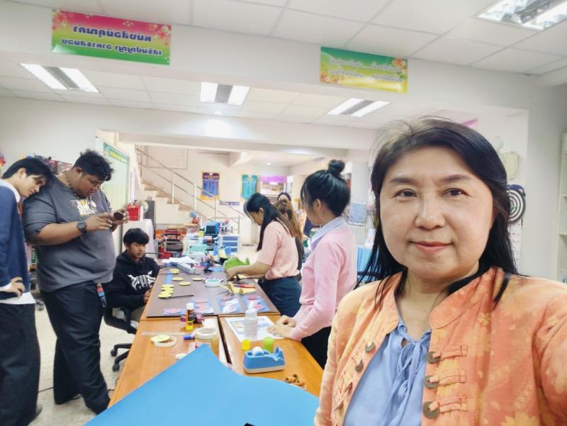 3. พบกลุ่มนักศึกษาตำบลเพชรชมภู ผลิตสื่อการเรียนการสอน
