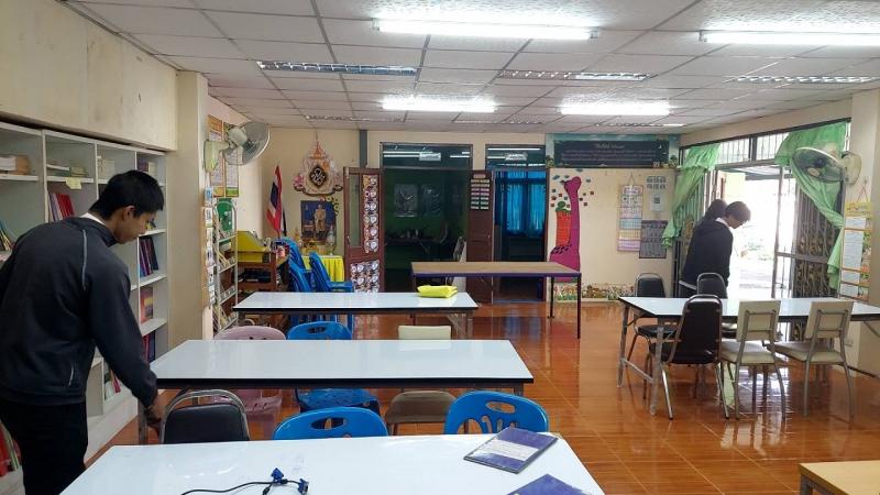 4. พบกลุ่มนักศึกษาตำบลลานดอกไม้ตก ฝึกทำแบบทดสอบย่อยรายวิชาภาษาอังกฤษ และวิชาสังคมฯ