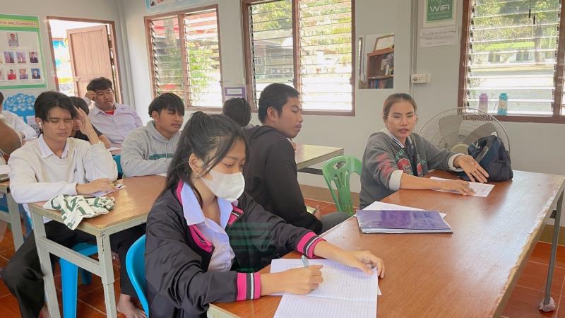 1. พบกลุ่มนักศึกษาตำบลเพชรชมภู เรียนรู้วิชาภาษาอังกฤษ เกมการศึกษา วันที่ 4 กุมภาพันธ์ 2568