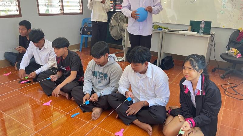 6. พบกลุ่มนักศึกษาตำบลเพชรชมภู เรียนรู้วิชาภาษาอังกฤษ เกมการศึกษา วันที่ 4 กุมภาพันธ์ 2568