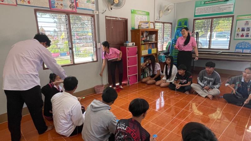 7. พบกลุ่มนักศึกษาตำบลเพชรชมภู เรียนรู้วิชาภาษาอังกฤษ เกมการศึกษา วันที่ 4 กุมภาพันธ์ 2568