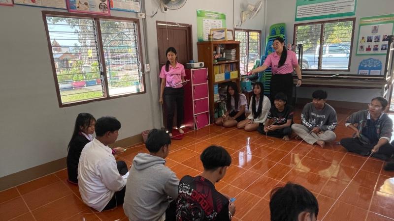 8. พบกลุ่มนักศึกษาตำบลเพชรชมภู เรียนรู้วิชาภาษาอังกฤษ เกมการศึกษา วันที่ 4 กุมภาพันธ์ 2568