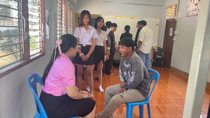 14. พบกลุ่มนักศึกษาตำบลเพชรชมภู เรียนรู้วิชาภาษาอังกฤษ เกมการศึกษา วันที่ 4 กุมภาพันธ์ 2568