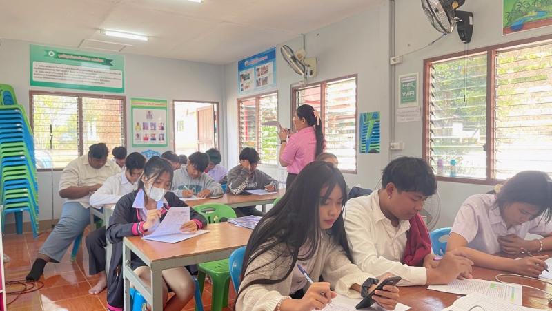 17. พบกลุ่มนักศึกษาตำบลเพชรชมภู เรียนรู้วิชาภาษาอังกฤษ เกมการศึกษา วันที่ 4 กุมภาพันธ์ 2568