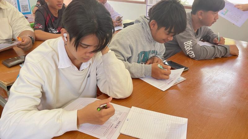 19. พบกลุ่มนักศึกษาตำบลเพชรชมภู เรียนรู้วิชาภาษาอังกฤษ เกมการศึกษา วันที่ 4 กุมภาพันธ์ 2568