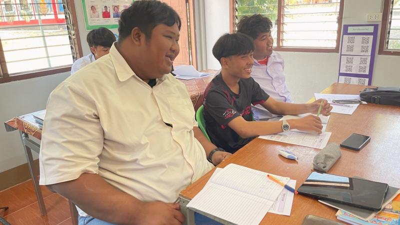 20. พบกลุ่มนักศึกษาตำบลเพชรชมภู เรียนรู้วิชาภาษาอังกฤษ เกมการศึกษา วันที่ 4 กุมภาพันธ์ 2568