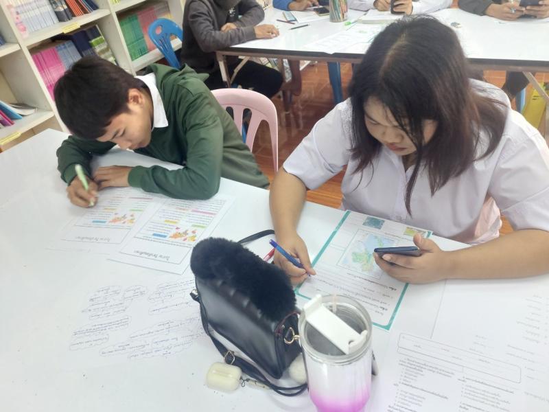 2. พบกลุ่มนักศึกษา ตำบลลานดอกไม้ตก เรียนรู้เรื่องหน้าที่ของคำนาม 5 รูปแบบ