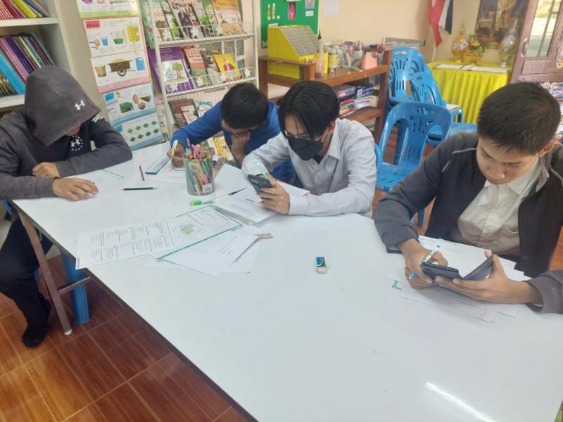 3. พบกลุ่มนักศึกษา ตำบลลานดอกไม้ตก เรียนรู้เรื่องหน้าที่ของคำนาม 5 รูปแบบ