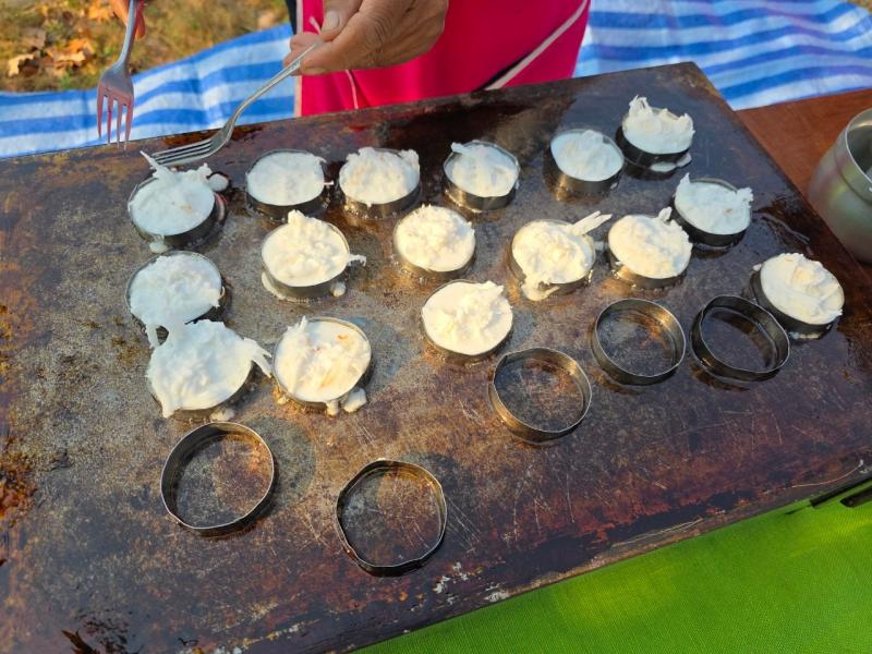 1. โครงการศูนย์ฝึกอาชีพชุมชน เพื่อพัฒนาคุณภาพชีวิต กิจกรรมการเรียนรู้เพื่อพัฒนาตนเอง สอนทำขนมบ้าบิ่นในหมู่ 5 วันที่ 14 กุมภาพันธ์ 2568