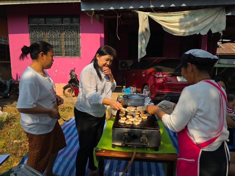 4. โครงการศูนย์ฝึกอาชีพชุมชน เพื่อพัฒนาคุณภาพชีวิต กิจกรรมการเรียนรู้เพื่อพัฒนาตนเอง สอนทำขนมบ้าบิ่นในหมู่ 5 วันที่ 14 กุมภาพันธ์ 2568