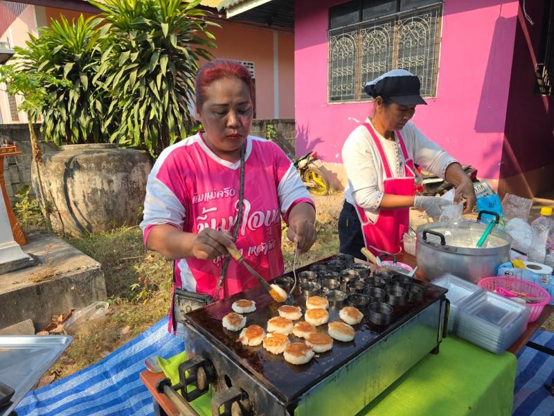 12. โครงการศูนย์ฝึกอาชีพชุมชน เพื่อพัฒนาคุณภาพชีวิต กิจกรรมการเรียนรู้เพื่อพัฒนาตนเอง สอนทำขนมบ้าบิ่นในหมู่ 5 วันที่ 14 กุมภาพันธ์ 2568