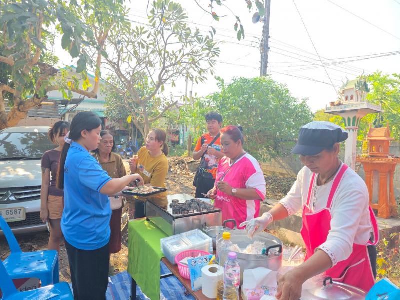 16. โครงการศูนย์ฝึกอาชีพชุมชน เพื่อพัฒนาคุณภาพชีวิต กิจกรรมการเรียนรู้เพื่อพัฒนาตนเอง สอนทำขนมบ้าบิ่นในหมู่ 5 วันที่ 14 กุมภาพันธ์ 2568