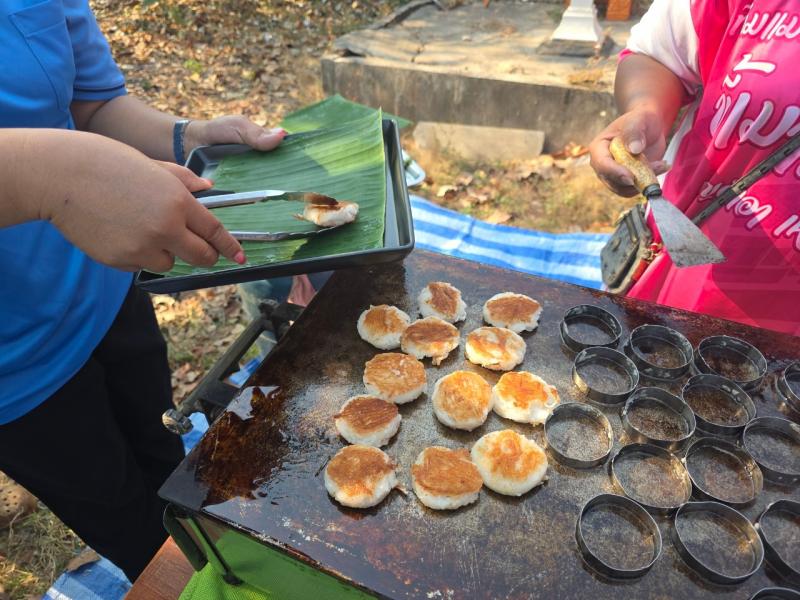 18. โครงการศูนย์ฝึกอาชีพชุมชน เพื่อพัฒนาคุณภาพชีวิต กิจกรรมการเรียนรู้เพื่อพัฒนาตนเอง สอนทำขนมบ้าบิ่นในหมู่ 5 วันที่ 14 กุมภาพันธ์ 2568