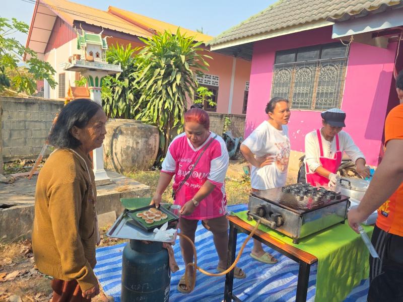 21. โครงการศูนย์ฝึกอาชีพชุมชน เพื่อพัฒนาคุณภาพชีวิต กิจกรรมการเรียนรู้เพื่อพัฒนาตนเอง สอนทำขนมบ้าบิ่นในหมู่ 5 วันที่ 14 กุมภาพันธ์ 2568