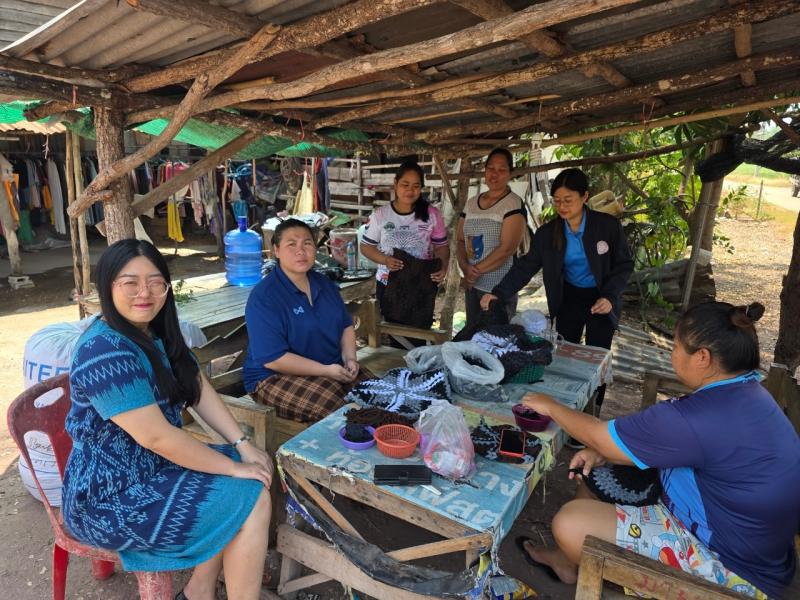 2. หลักสูตรอาชีพการทำพรมเช็ดเท้า ในชุมชนบ้านใหม่พัฒนา หมู่ 6 ตำบลเพชรชมภู วันที่ 15-16 กุมภาพันธ์ 2568