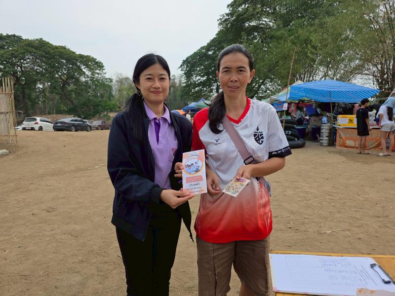 17. กิจกรรมพัฒนาห้องสมุดเคลื่อนที่ชาวตลาด ที่ตลาดนักบ้านท่านา ตำบลเพชรชมภู วันที่ 4 เมษายน 2568