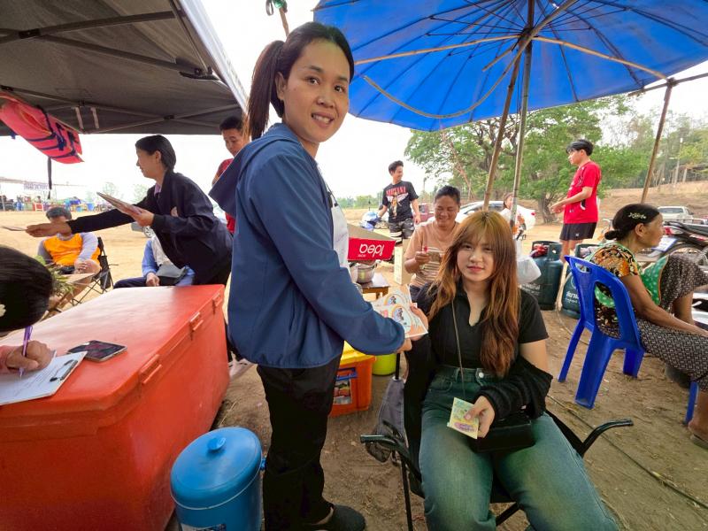 31. กิจกรรมพัฒนาห้องสมุดเคลื่อนที่ชาวตลาด ที่ตลาดนักบ้านท่านา ตำบลเพชรชมภู วันที่ 4 เมษายน 2568