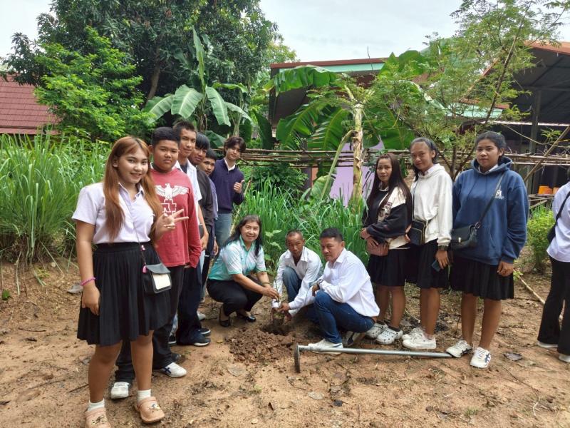 10. ร่วมกันปลูกต้นไม้ เนื่องในวันต้นไม้แห่งชาติ 11 พฤษภาคม 2568