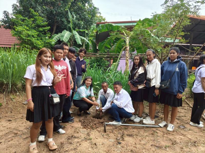 12. ร่วมกันปลูกต้นไม้ เนื่องในวันต้นไม้แห่งชาติ 11 พฤษภาคม 2568