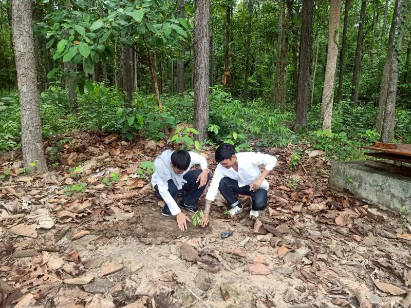 14. ร่วมกันปลูกต้นไม้ เนื่องในวันต้นไม้แห่งชาติ 11 พฤษภาคม 2568