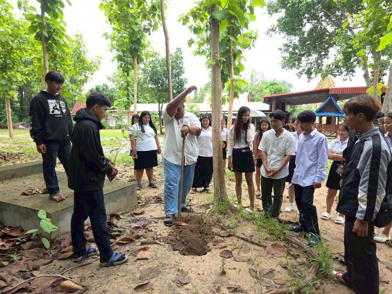 26. ร่วมกันปลูกต้นไม้ เนื่องในวันต้นไม้แห่งชาติ 11 พฤษภาคม 2568