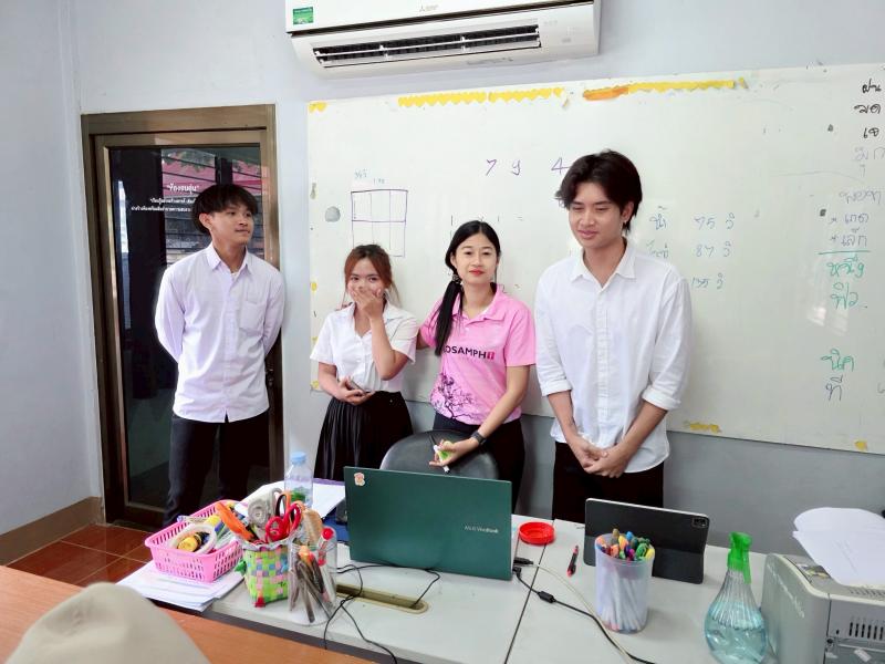 1. นางสาวภัททิยา พรมสายใจ ครู ศกร.ระดับตำบลเพชรชมภู พบกลุ่มนักศึกษา วันที่ 27 พ.ค.68