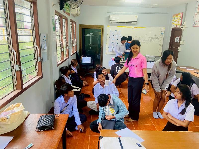 8. นางสาวภัททิยา พรมสายใจ ครู ศกร.ระดับตำบลเพชรชมภู พบกลุ่มนักศึกษา วันที่ 27 พ.ค.68