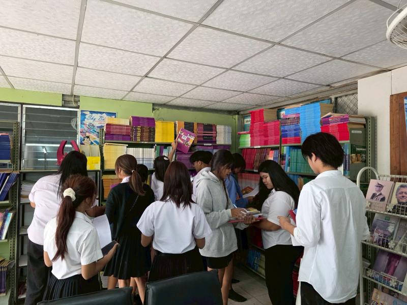 12. นางสาวภัททิยา พรมสายใจ ครู ศกร.ระดับตำบลเพชรชมภู พบกลุ่มนักศึกษา วันที่ 27 พ.ค.68