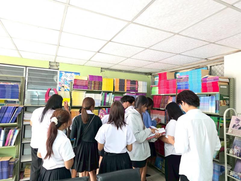 13. นางสาวภัททิยา พรมสายใจ ครู ศกร.ระดับตำบลเพชรชมภู พบกลุ่มนักศึกษา วันที่ 27 พ.ค.68