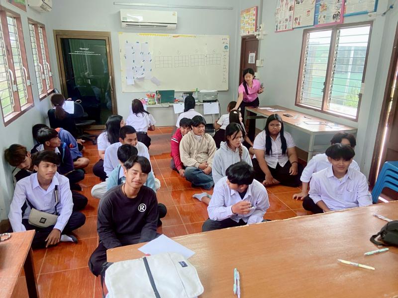 19. นางสาวภัททิยา พรมสายใจ ครู ศกร.ระดับตำบลเพชรชมภู พบกลุ่มนักศึกษา วันที่ 27 พ.ค.68