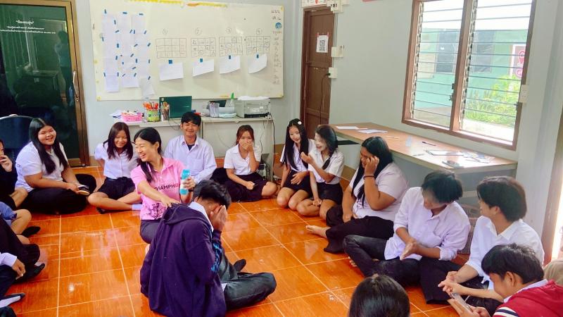 23. นางสาวภัททิยา พรมสายใจ ครู ศกร.ระดับตำบลเพชรชมภู พบกลุ่มนักศึกษา วันที่ 27 พ.ค.68