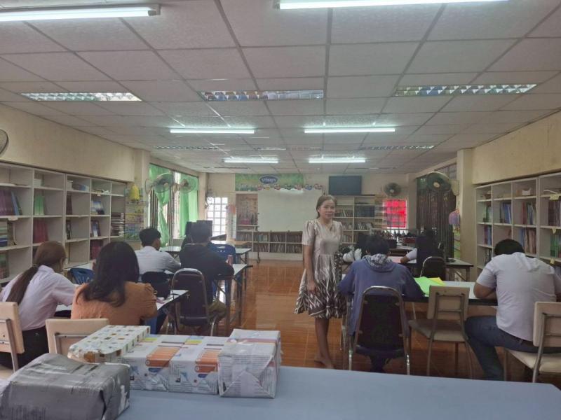 1. นางสาวทัศวรรณ โสภาพันธุ์ ครู ศกร.ระดับตำบลลานดอกไม้ตก พบกลุ่มนักศึกาษา  วันที่ 22 พ.ค.68