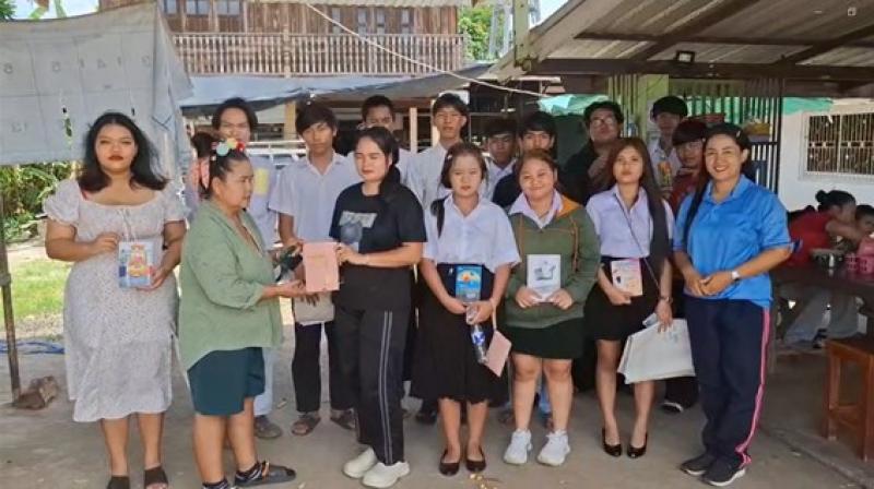 6. ส่งเสริมการอ่านเคลื่อนที่สู่บ้านหนังสือชุมชนจัดทำโบรชัวร์ประชาสัมพันธ์วันสำคัญภายในเดือนพฤษภาคม