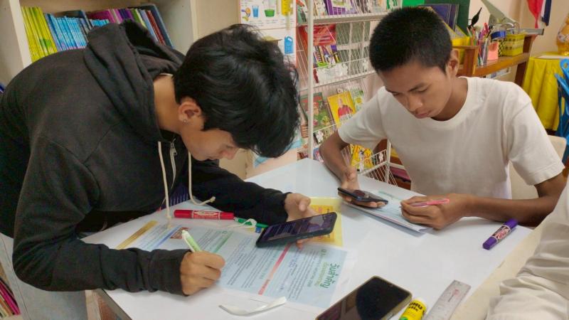 13. ส่งเสริมการอ่านเคลื่อนที่สู่บ้านหนังสือชุมชนจัดทำโบรชัวร์ประชาสัมพันธ์วันสำคัญภายในเดือนพฤษภาคม