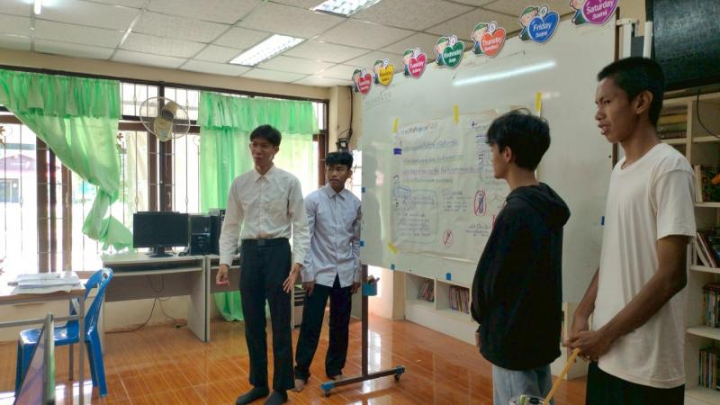 15. พบกลุ่มนักศึกษาลานดอกไม้ตก เพื่อเรียนรู้เกี่ยวกับเรื่องโทษ พิษภัยของบุหรี่ไฟฟ้า วันที่ 30 พฤษภาคม 2568