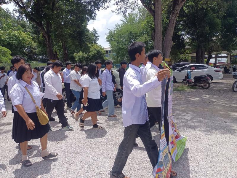 7. นักศึกษาร่วมเดินรณรงค์ต่อต้านยาเสพติดเนื่องในวันต่อต้านยาเสพติดโลก วันที 26 มิถุนายน 2568