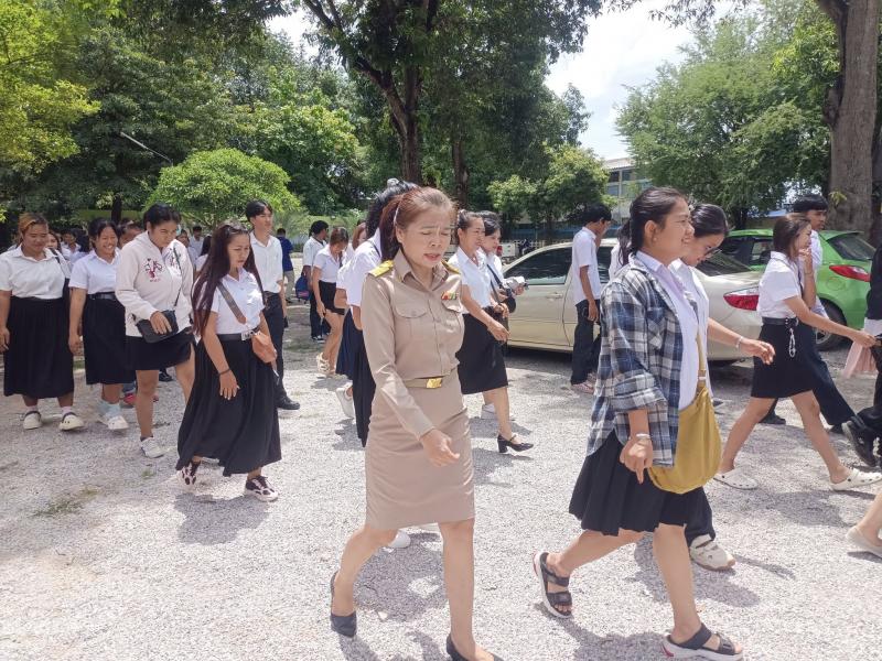 8. นักศึกษาร่วมเดินรณรงค์ต่อต้านยาเสพติดเนื่องในวันต่อต้านยาเสพติดโลก