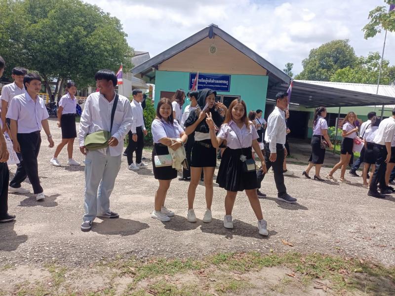 10. นักศึกษาร่วมเดินรณรงค์ต่อต้านยาเสพติดเนื่องในวันต่อต้านยาเสพติดโลก