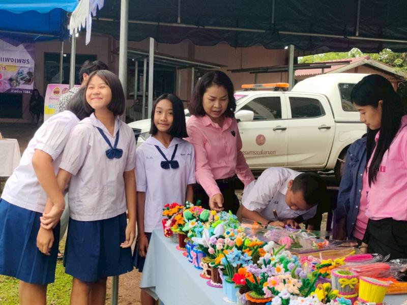 33. กิจกรรมโครงการพัฒนาห้องสมุดเคลื่อนที่ วัดเนินกรวด วันที่ 22 กรกฎาคม 2568