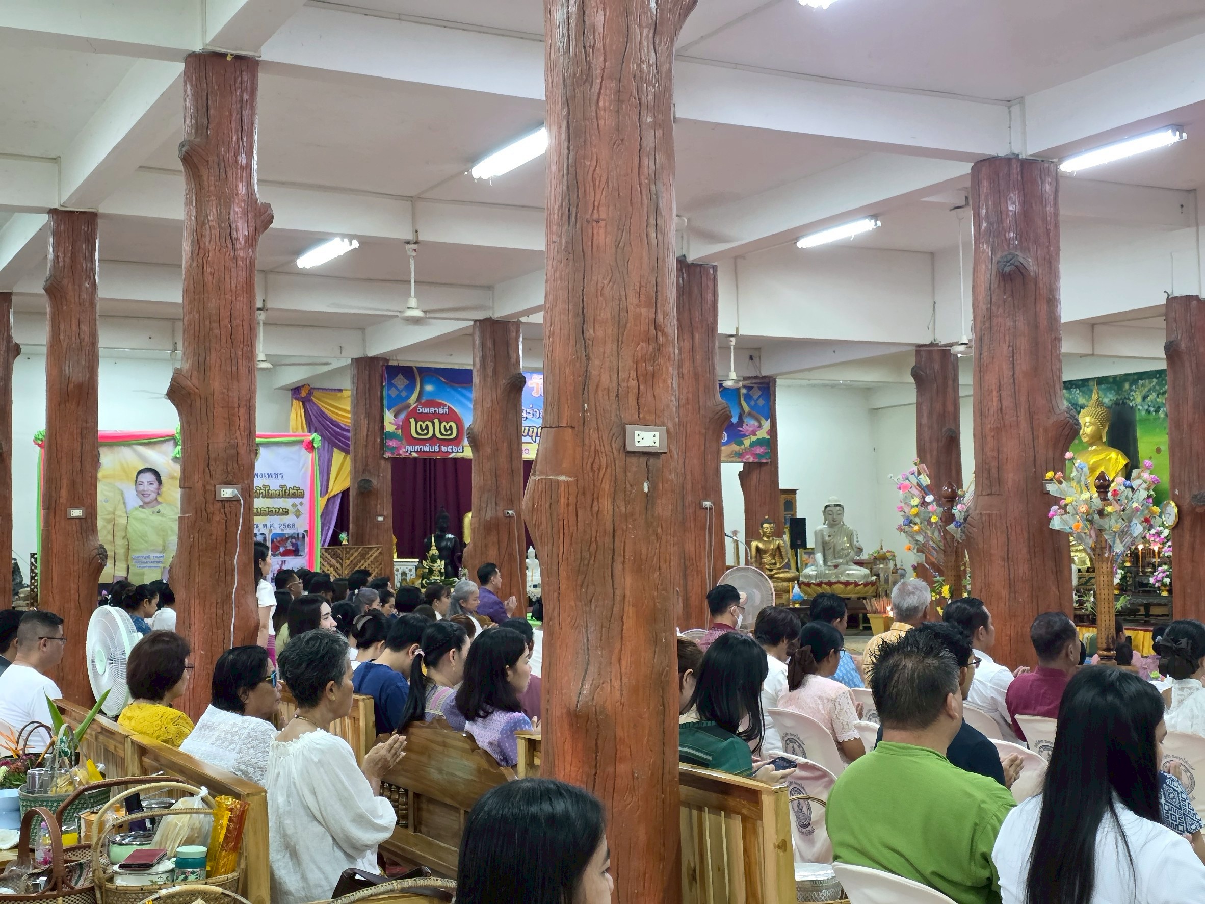 พิธีทำบุญตักบาตรโครงการ “จังหวัดกำแพงเพชร หิ้วตะกร้า แต่งผ้าไทยไปวัดในวันธรรมสวนะ