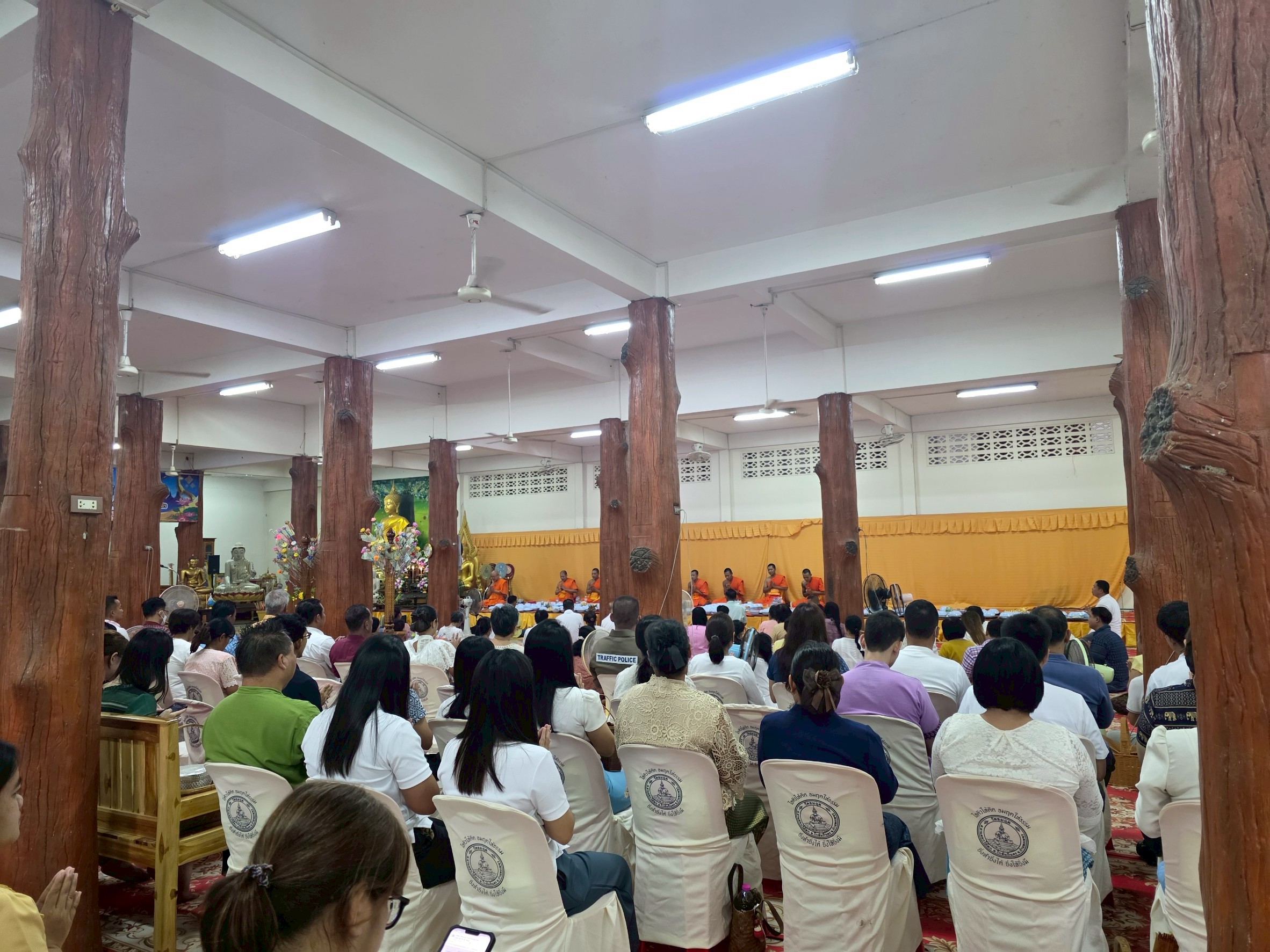 พิธีทำบุญตักบาตรโครงการ “จังหวัดกำแพงเพชร หิ้วตะกร้า แต่งผ้าไทยไปวัดในวันธรรมสวนะ