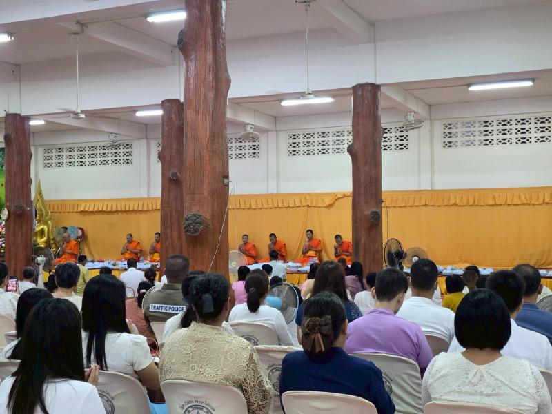 4. พิธีทำบุญตักบาตรโครงการ “จังหวัดกำแพงเพชร หิ้วตะกร้า แต่งผ้าไทยไปวัดในวันธรรมสวนะ