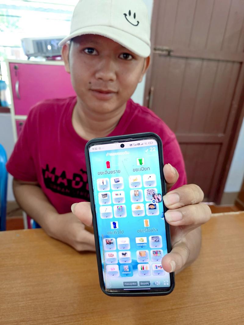 16. พบกลุ่มนักศึกษา ตำบลเพชรชมภู  เพื่อเเรียนรู้หลักปรัชญาของเศรษฐกิจพอเพียง เรียนรู้การถอดบทเรียนการคัดแยกขยะ ตามหลัก 3R 