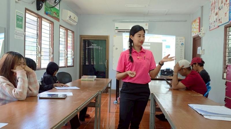 17. พบกลุ่มนักศึกษา ตำบลเพชรชมภู  เพื่อเเรียนรู้หลักปรัชญาของเศรษฐกิจพอเพียง เรียนรู้การถอดบทเรียนการคัดแยกขยะ ตามหลัก 3R 