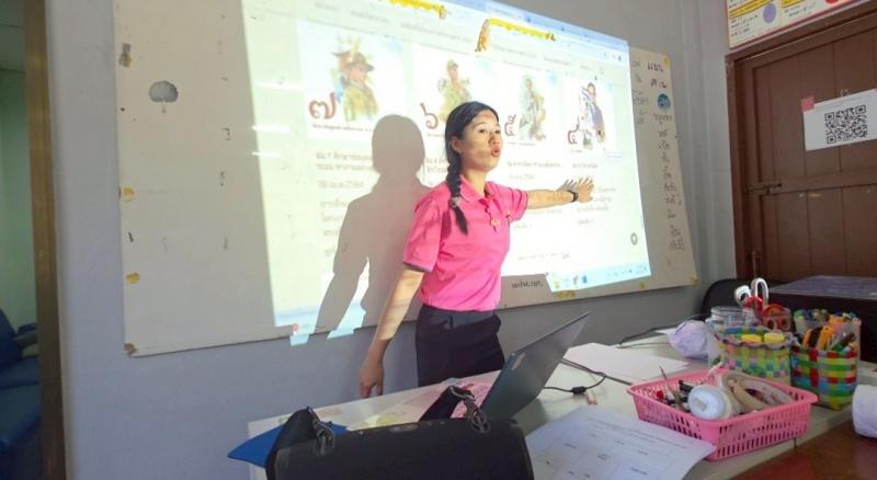 19. พบกลุ่มนักศึกษา ตำบลเพชรชมภู  เพื่อเเรียนรู้หลักปรัชญาของเศรษฐกิจพอเพียง เรียนรู้การถอดบทเรียนการคัดแยกขยะ ตามหลัก 3R 