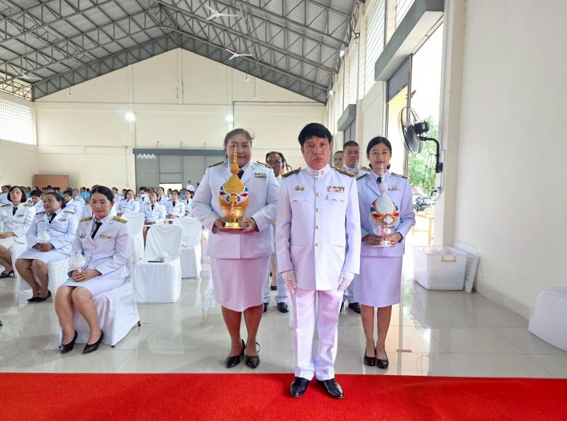 25. ร่วมพิธีถวายเครื่องราชสักการะ วางพานพุ่ม จุดเทียนถวายพระพรชัยมงคล วันแม่แห่งชาติ วันที่ 12 สิงหาคม 2568