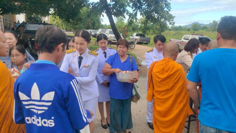 37. ร่วมพิธีถวายเครื่องราชสักการะ วางพานพุ่ม จุดเทียนถวายพระพรชัยมงคล วันแม่แห่งชาติ วันที่ 12 สิงหาคม 2568
