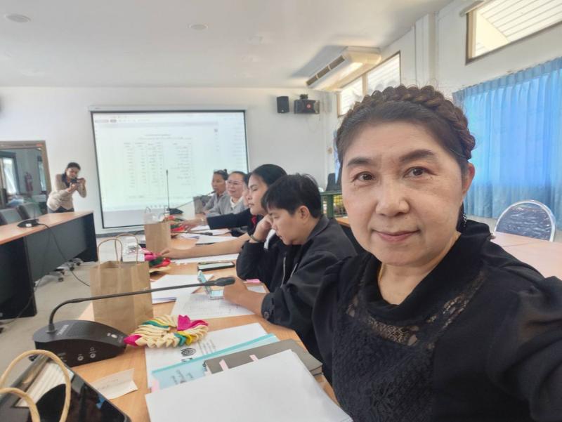 10. การประชุมคณะกรรมการกลั่นกรองและติดตามการดำเนินงานกองทุนพัฒนาบทบาทสตรีอำเภอโกสัมพีนคร วันที่ 29 ธันวาคม 2568