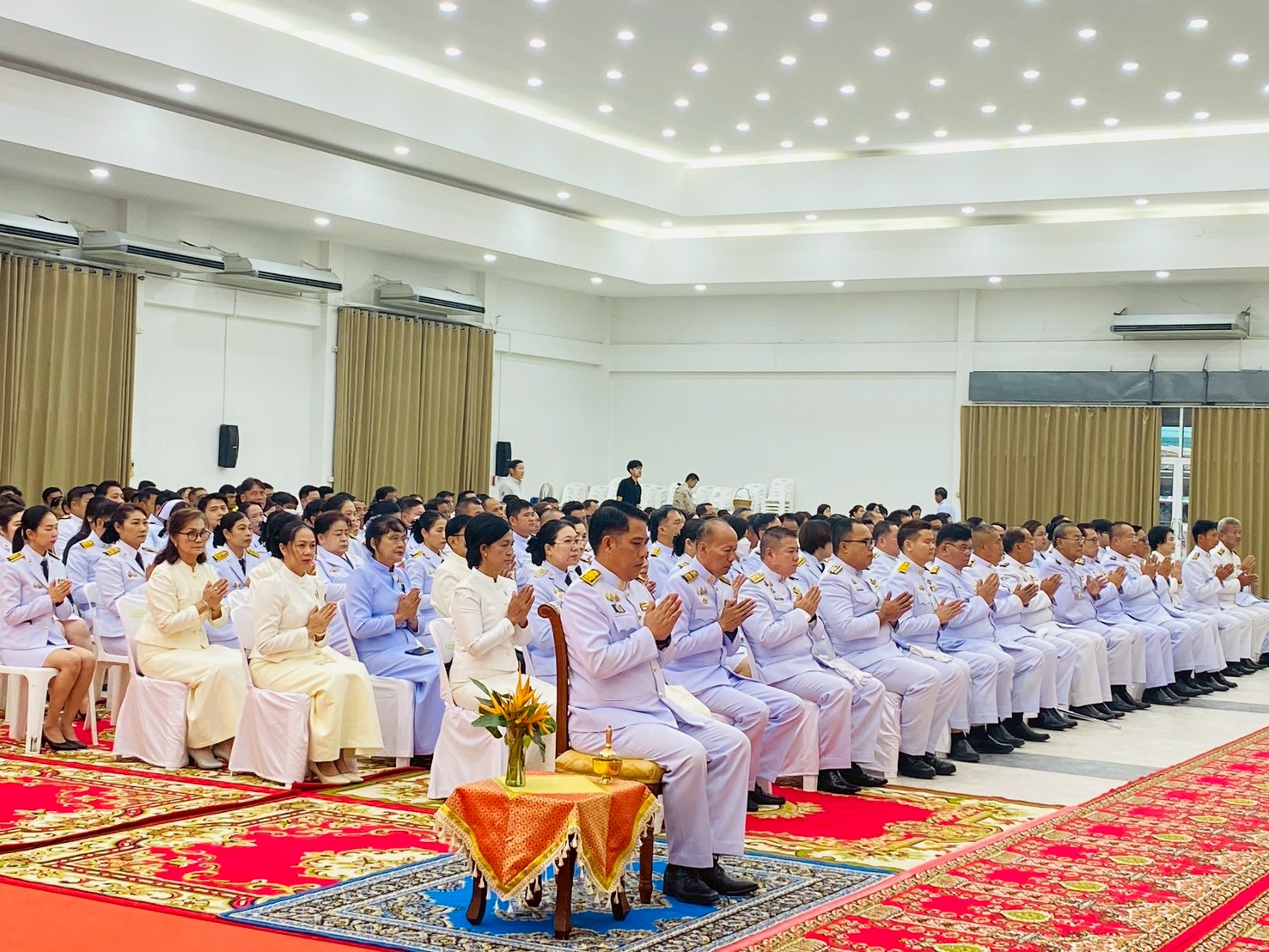 เข้าร่วม พิธีทำบุญตักบาตรข้าวสารอาหารแห้ง เพื่อถวายเป็นพระราชกุศล